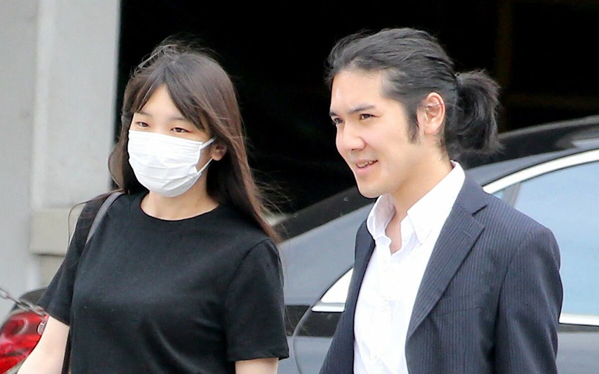 【文春】小室圭＆眞子さん、笑顔で「ハロー！」　 1億160万円新居で英才教育！　イートインで麻婆や牛丼の食事目撃情報も